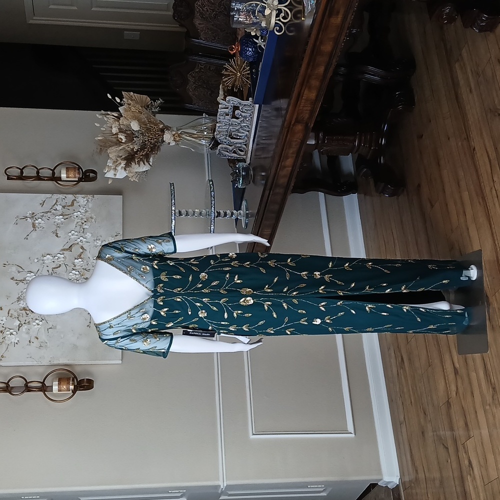 New Papell Studio Green Beaded Floor-Length Evening Formal Gown. Size 8 - Picture 5 of 17
